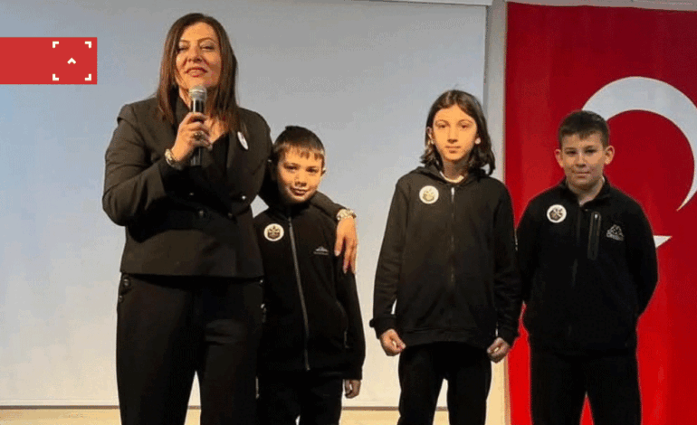 Mustafa Açıkalın’da ödül töreni